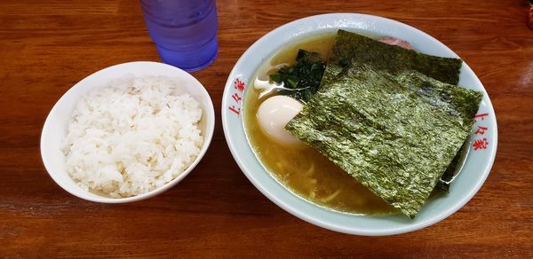 「ラーメン＋玉子ライス」@横浜家系ラーメン上々家の写真