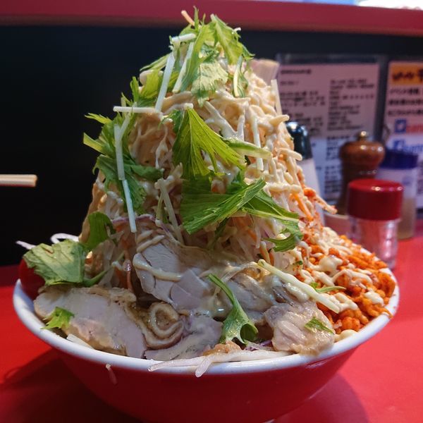 「冷やし中華普通900円、豚1枚100円、缶ビール250円」@千里眼の写真