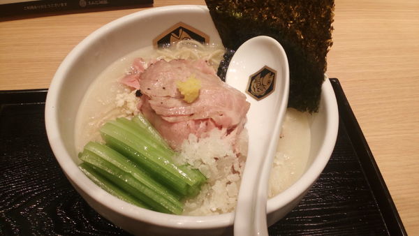 「冷やしシマアジラーメン(918円)」@真鯛らーめん 麺魚 錦糸町PARCO店の写真
