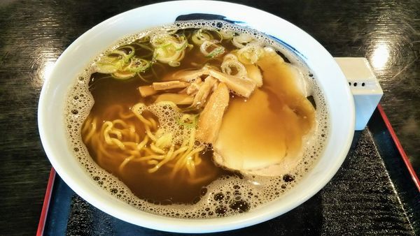 「濃い口煮干し中華そば」@魚っ喰いの田 ワラッセ店の写真