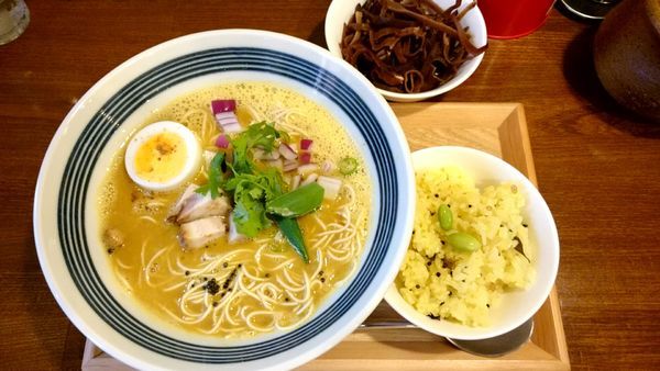 「自家製マサラカリー豚骨 850円」@豚骨 アンテナヌードルズの写真