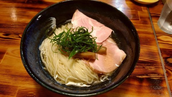 「夏季限定　冷し塩煮干しそば（900円）」@柴崎亭 梅丘店の写真