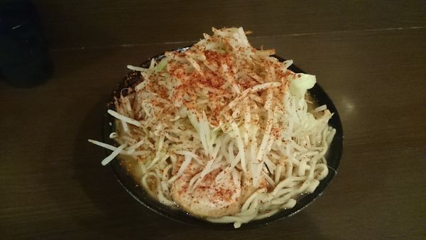 「麺増し・大(トウガラシヤサイカラメ)￥８３０」@ラーメン二郎 JR西口蒲田店の写真