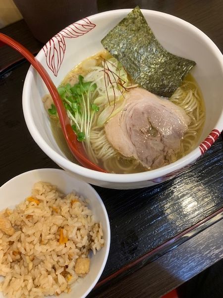 「限定・貝出汁白醤油らーめん 800円　だし炊きごはんサービス」@麺処 あす花の写真