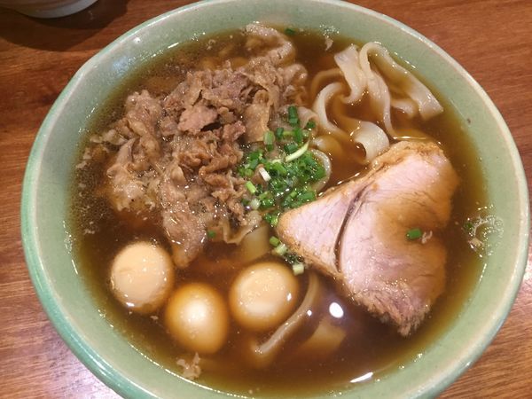 「肉うどん¥780+ウズラ¥100」@肉うどん さんすけの写真