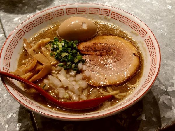 「煮干しそば(並盛・130g)800円」@らーめんキッチン かえでの写真