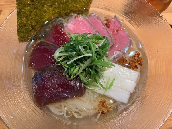 「鮪塩冷やし並1550円（真夏の献立）」@ラーメン 巌哲の写真