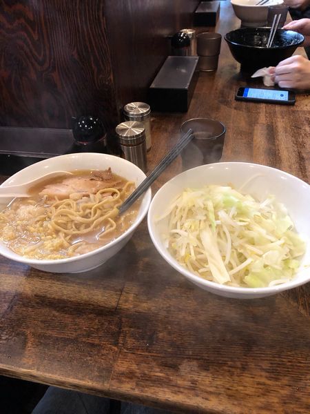 「ラーメン小 ニンニク少な目、他全マシ＋限定生姜」@麺屋 鳳の写真