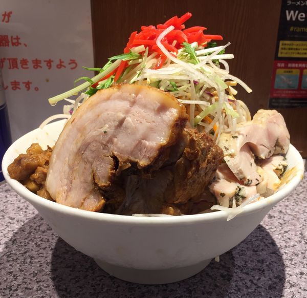 「【夏季限定】宮し中華並盛(ヤサイマシマシ他全マシ)＋豚マシ」@ラーメン宮郎の写真