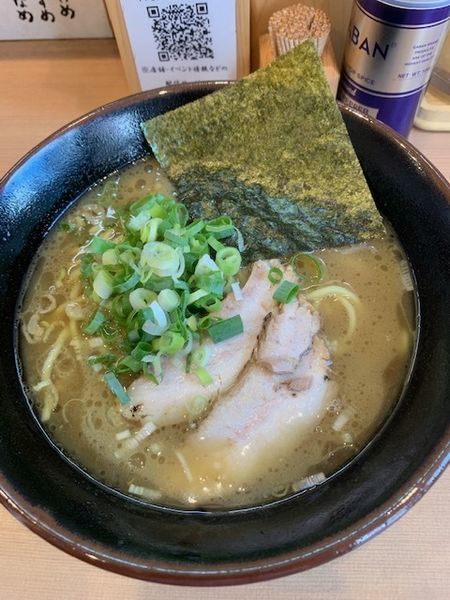「とんこつ醤油 590円（通常価格800円）」@ラーメン栄楽の写真