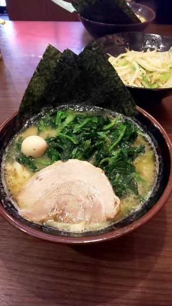 「ラーメン半麺」@金町商店の写真