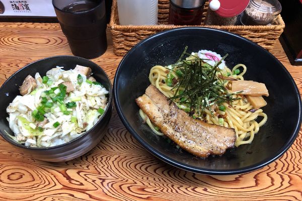「醤油+肉キャベ丼」@油濱 新狭山店の写真