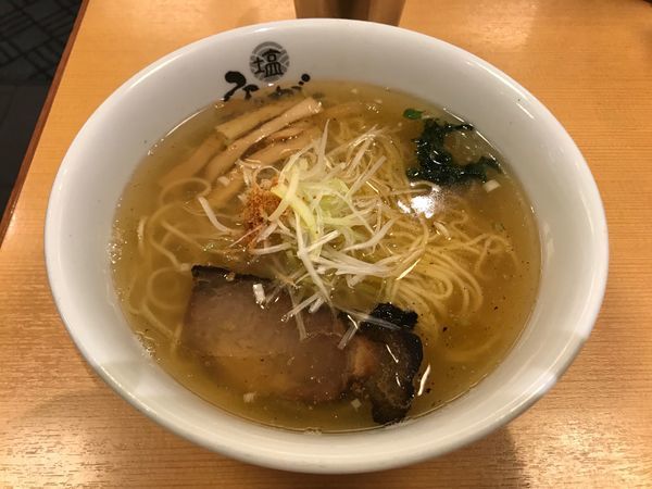 「塩らーめん」@塩専門 ひるがお 東京駅店の写真