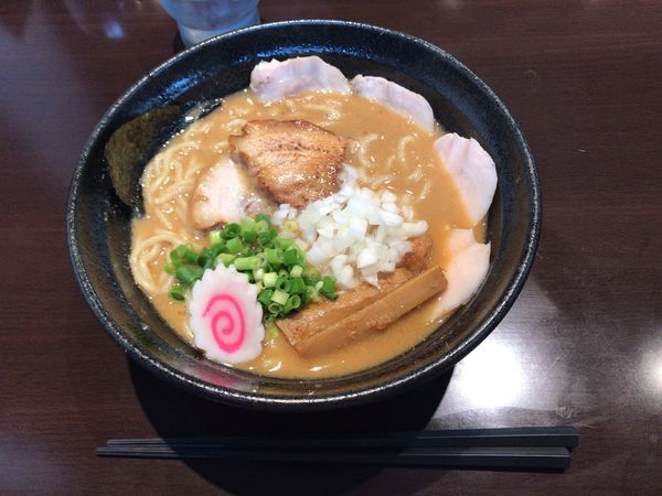 「濃厚中華そば+鶏チャーシュー」@中華そば 輝羅の写真