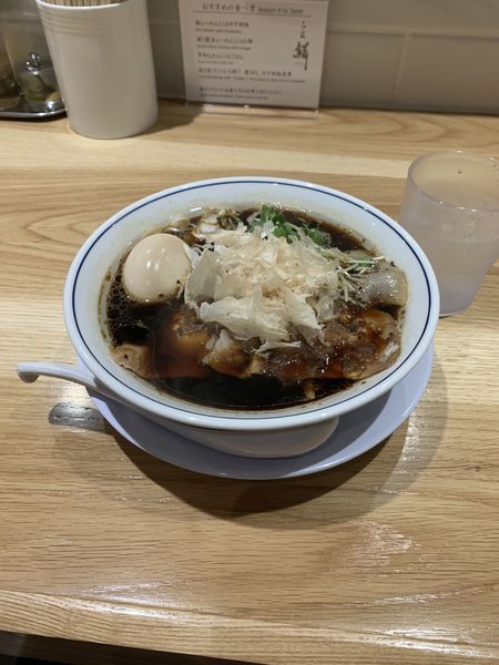 「醤油ラーメン」@らーめん鱗 難波店の写真