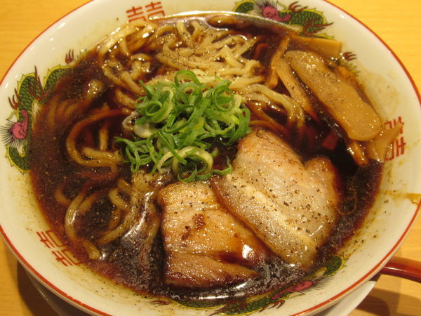 「ブラック中華そば（800円）」@塩つけ麺 灯花の写真