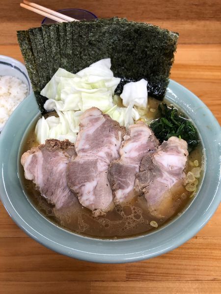 「中盛りチャーシュー麺  濃いめ 固め ちょい多め 海苔増し 小ラ」@捲り家の写真