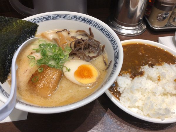 「まる得ラーメン + 和牛すじカレーミニ」@熊本ラーメン ひごもんず neo 三鷹の写真