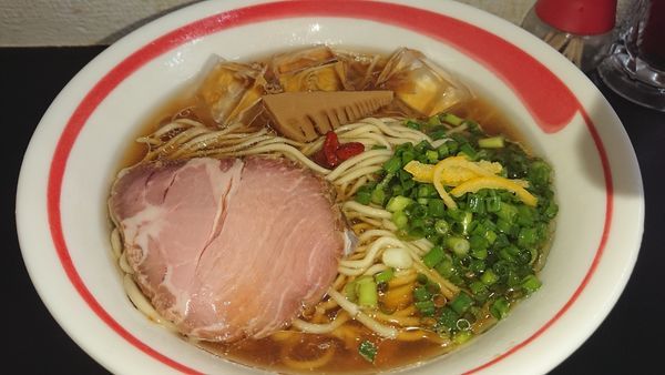 「あご出汁冷しめん(900円)」@自家製麺SHINの写真