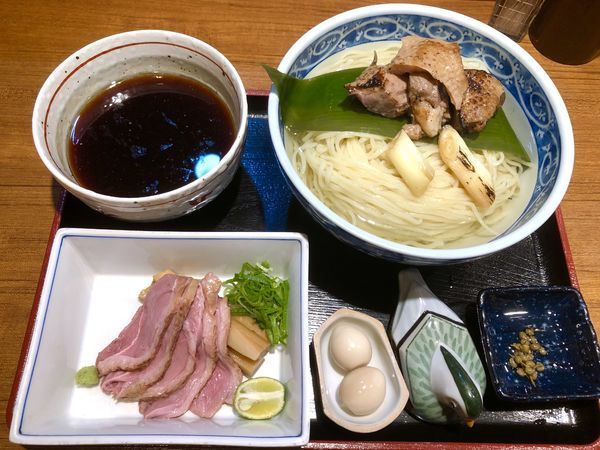 「昆布水に浸かった鴨つけそば (極) 特製 大盛」@寿製麺よしかわ 川越店の写真