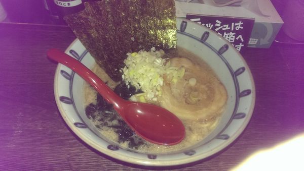 「とんこつ醤油ラーメン、替玉２コ（平打ち麺）」@らーめん たつ屋の写真