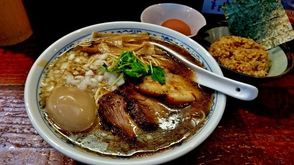 「限定/イノシシらーめん+味玉+大盛り+たまごかけご飯」@初代青樹の写真
