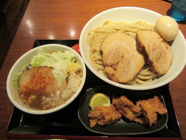 「特製豚つけ（１０００円）＋大盛＋唐揚げ」@中華そば 蓮の華の写真