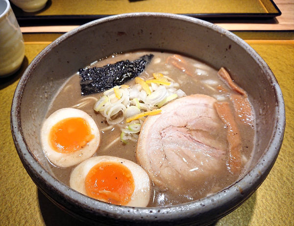 「味玉濃厚煮干しそば(しょう油)」@麺屋 音の写真