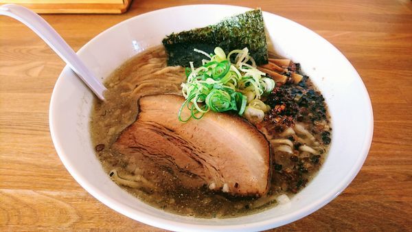 「【平日限定】豚煮干ラーメン」@湖麺屋 Reel Cafeの写真
