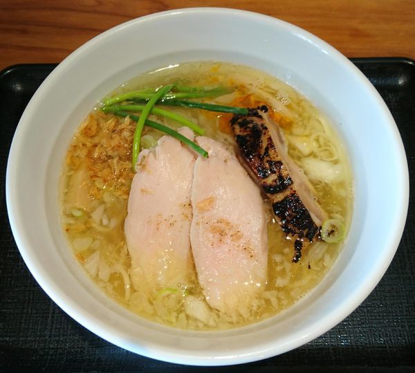 「鶏そば(塩)＋味玉」@つけめん・らーめん・煮干そば 金狼の写真