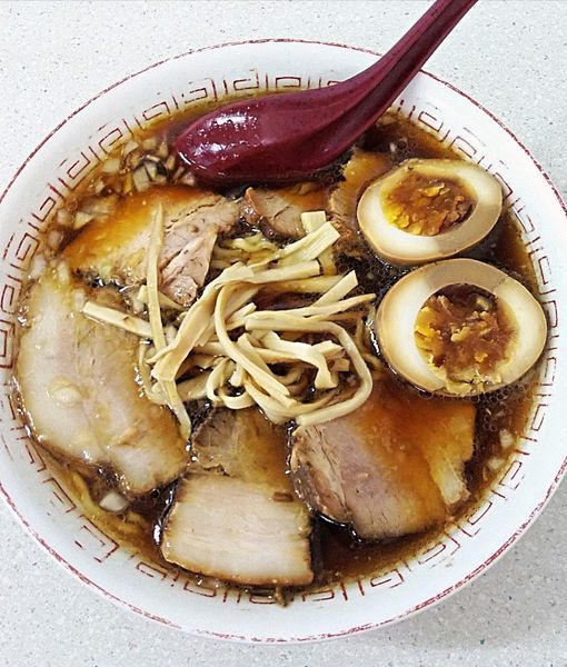 「チャーシューメン 730円＋味付け玉子 100円」@ラーメン 天一の写真