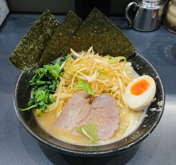 「豚骨醤油ネギらーめん」@横浜家系ラーメン 龍源 池上店の写真