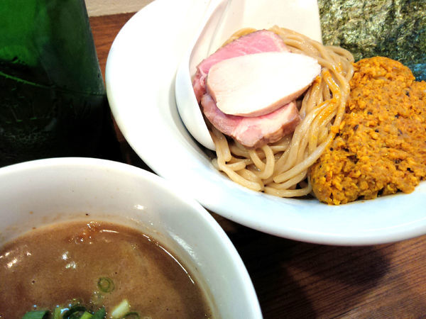 「つけ麺（並）￥750・アチャーリチキンキーマ￥200」@Trigo(トリーゴ)の写真