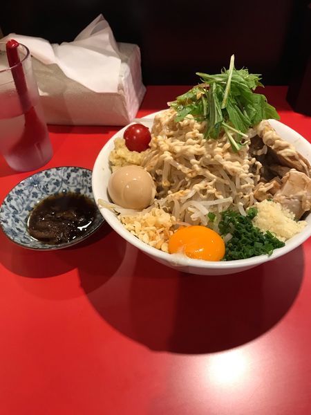 「冷やしまぜそば(麺少なめ味玉豚1枚追加)」@用心棒 市ヶ谷飯田橋の写真