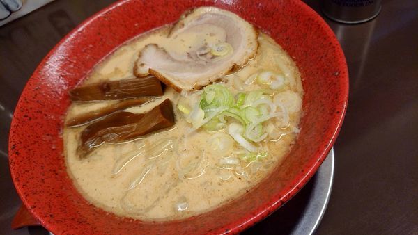 「らーめん」@自家製太打麺 勢拉 行徳駅前店の写真