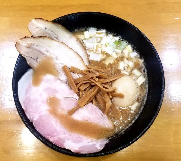 「豚骨魚介中華そば(大盛)ストレート麺」@自家製中華そば 麺の虜の写真