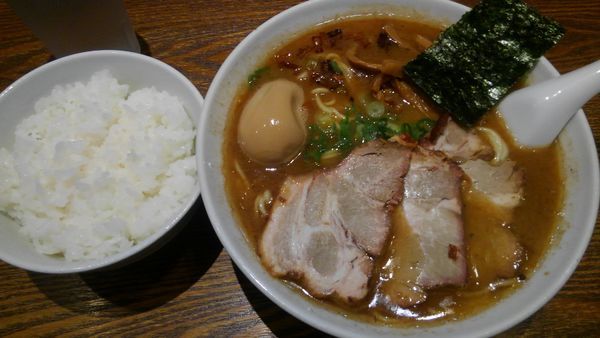 「特製うめやそば、ライス」@中華そば うめやの写真