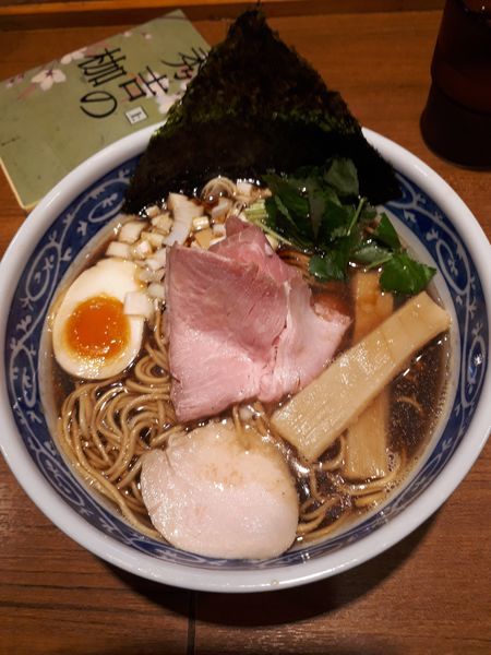 「煮干しそば黒醤油690円」@寿製麺よしかわ 川越店の写真