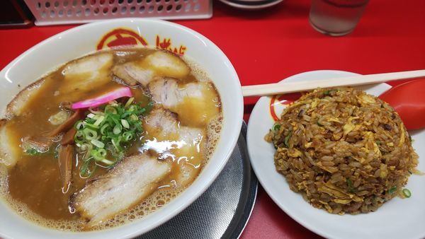 「特そば+半チャンセット 900円」@丸高中華そば 神戸二宮店の写真