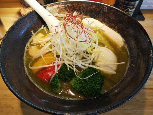 「【限定】グリーンカレーラーメン」@らーめん 月の兎影の写真