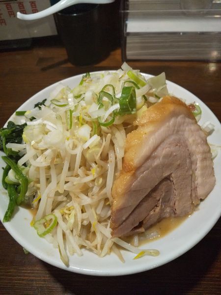 「ミニらーめん870円レン草50円（野菜・アブラ・ネギ）」@ちばから 渋谷道玄坂店の写真