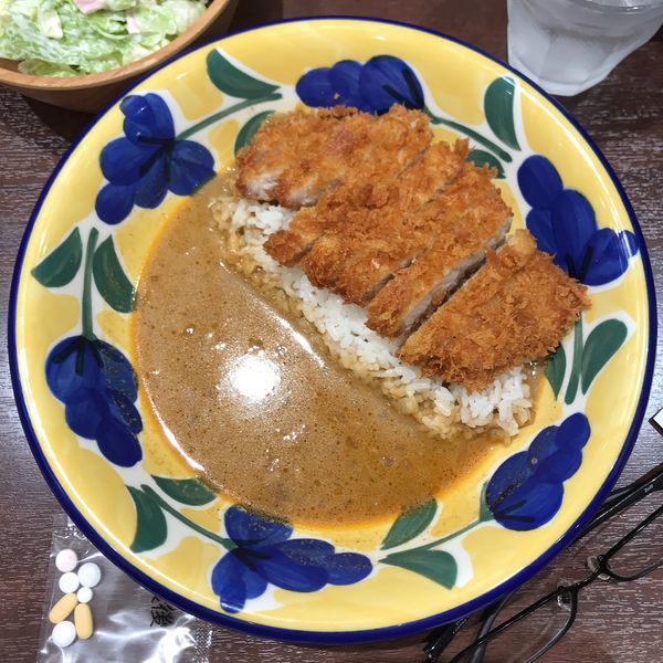 「スパイシーロースかつカレー レタスハムサラダセット 少なめ」@マイカリー食堂 ル・シーニュ府中店の写真