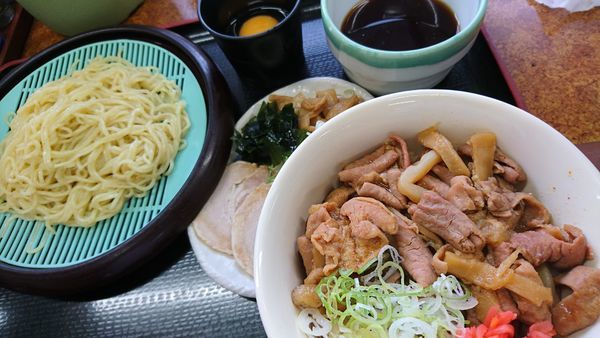 「スタミナパンチ丼をBセット(ざるラーメン)」@山田うどん 市場通店の写真