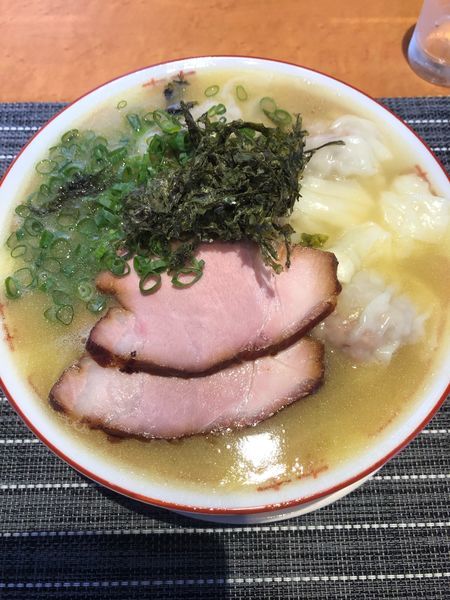 「限定 黒豚ワンタン豚そば 1000円」@柴崎亭の写真