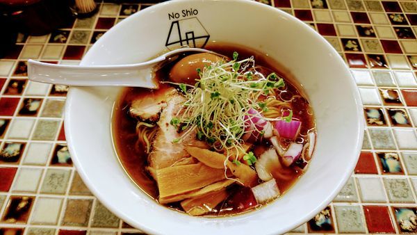 「【限定】冷やし醤油らーめん+味玉(クーポン)」@40番の写真