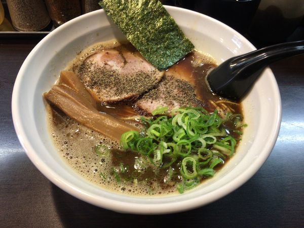 「【限定】くれは式ブラックラーメン(麺硬め) 900円」@ラーメンくれはの写真