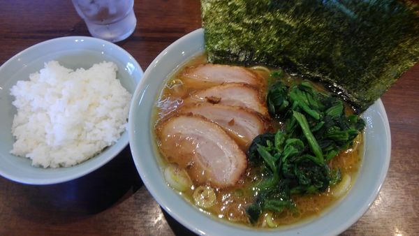 「チャーシュー麺、ほうれん草、海苔、ライス」@金八家の写真
