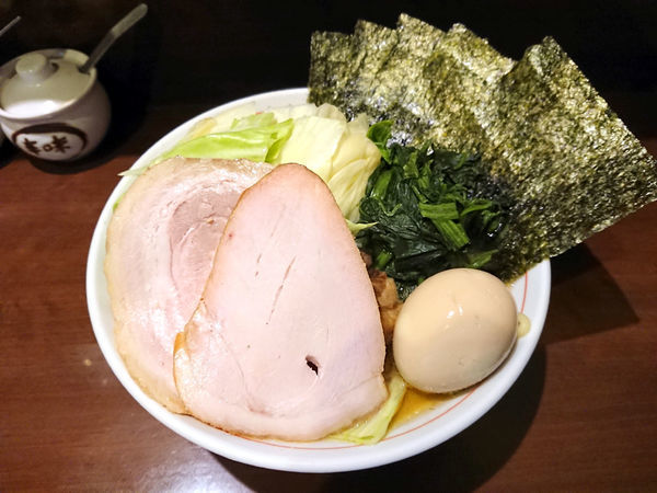 「らーめん(もも肉)+キャベツ」@らーめん飛粋の写真