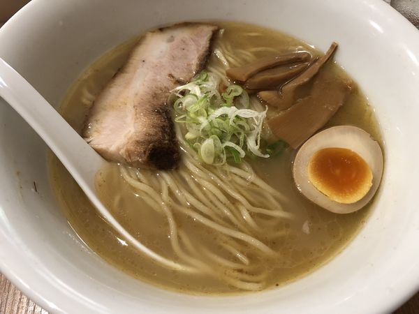 「塩らーめん　￥７５０」@よなやの写真