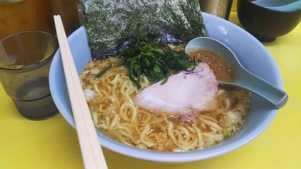 「らーめん（固め・濃め）+小ライス」@ラーメン 大黒家 生麦本店の写真